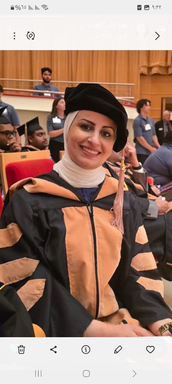 الاعلامي مجحم العدوان يهنئ شقيقته العقيد الركن هلا العدوان بحصولها على شهادة الدكتوراة من جامعة ويستكلييف