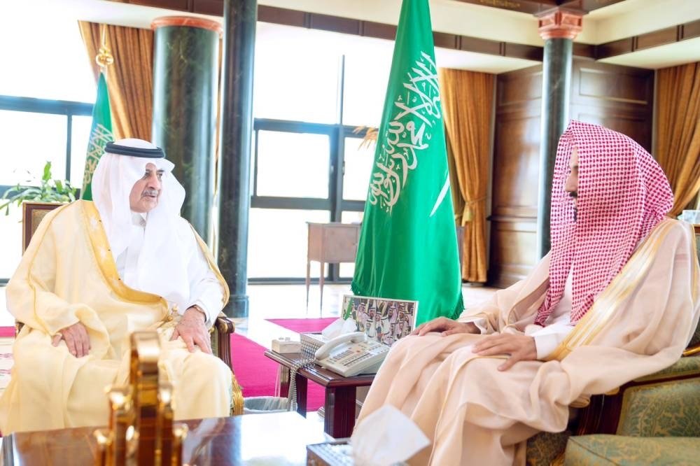 أمير تبوك يستقبل مدير هيئة الأمر بالمعروف بالمنطقة