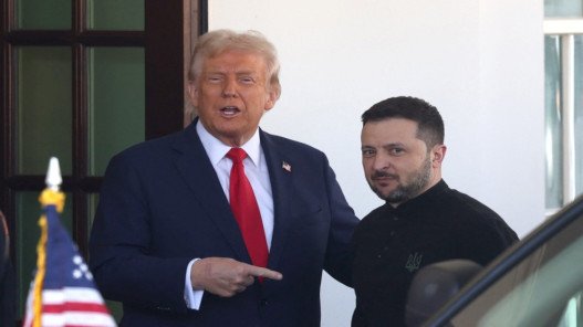 زيلينسكي يعلن أنه بحث العقوبات والتعاون العسكري مع ترامب 