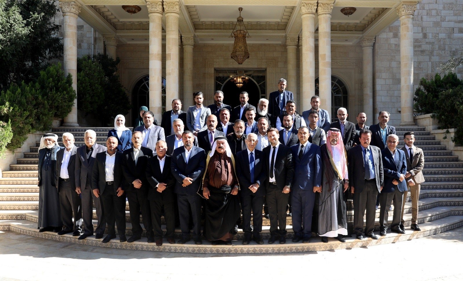 العيسوي يلتقي وفداً من أبناء عشيرة العنيزات