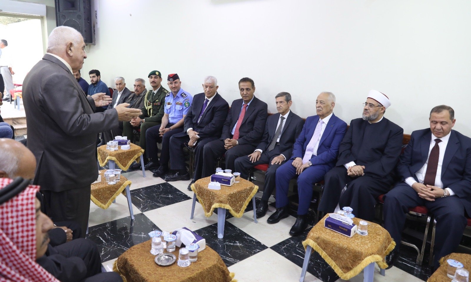 مندوبا عن الملك وولي العهد. العيسوي يعزي عشيرتي الدلابيح والعكور