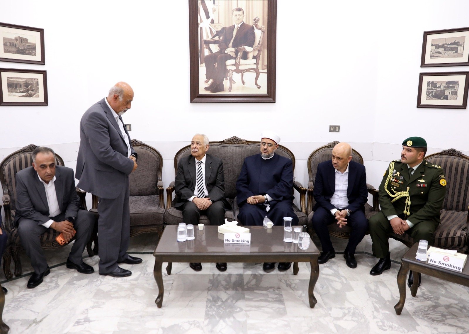 مندوبا عن الملك وولي العهد… العيسوي يعزي عشيرتي القعقاع والقرعان